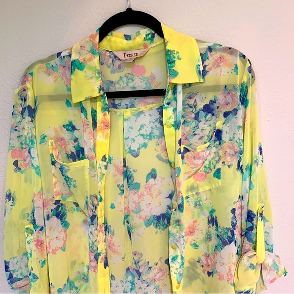 Decree chiffon flowered button up shirt/blouse - Picture 2 of 10